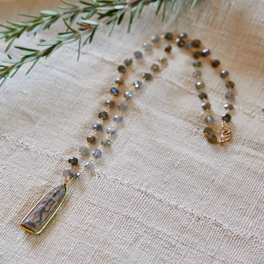 LISTEN IN NECKLACE
