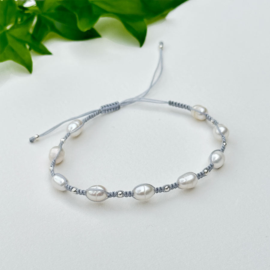 ADJUSTABLE PEARL BRACELET- GREY