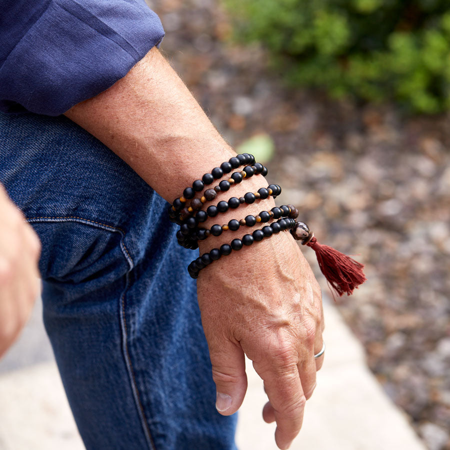 https://www.silverandsagejewelry.com/cdn/shop/products/onyx-mens-mala_1024x1024.jpg?v=1660745202